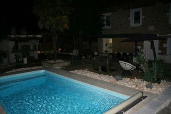 Hostal Les Chambres D'h�tes De La Croix Bleue