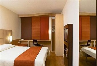 Hotel Ibis Shanghai Lianyang