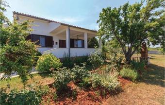 Holiday Home Veliki Vareski V