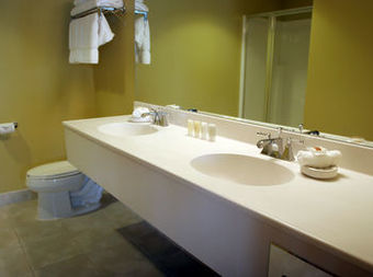 Hotel Bay Pointe Inn