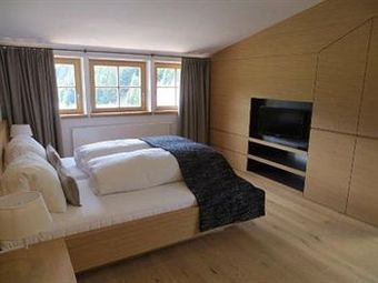 Hotel Strasserwirt - Herrenansitz Zu Tirol