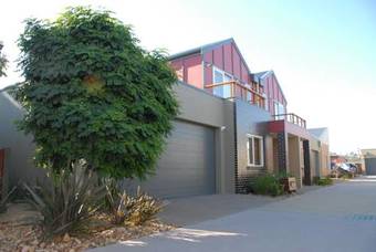 The Lakes Apartments