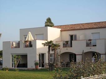 Hotel De La Pyramide