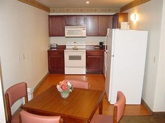 Hotel All Towne Suites