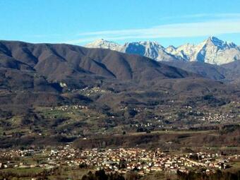 Lodge A Nice Rural House Surrounded By Hills And Fields