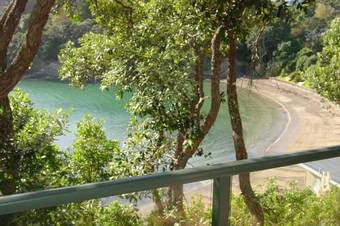 Beachfront Enclosure Bay - Waiheke Unlimited