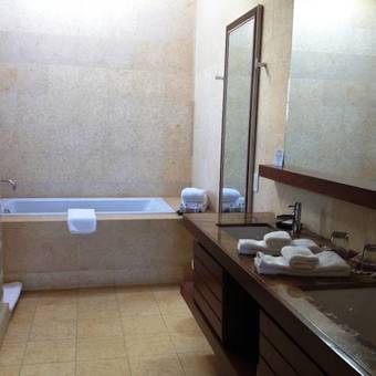 Las Verandas Hotel & Villas