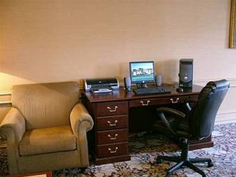 Aspen Hotel And Suites