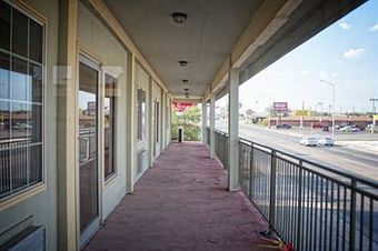 Motel Whispering Palms Inn