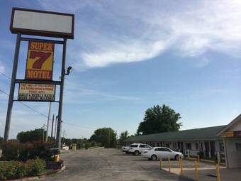 Super 7 Motel