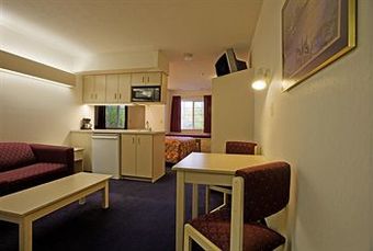 Hotel Americas Best Value Inn & Suites North Lima