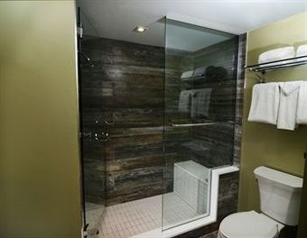 Lakehouse Hotel And Resort