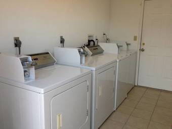 Motel Carefree Inn Madisonville