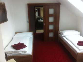 Hotel Kru?nohorsk� Dv?r