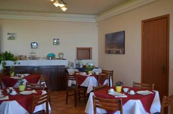 Hostal L'infinito Guest House