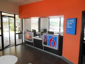 Motel 6 Beeville