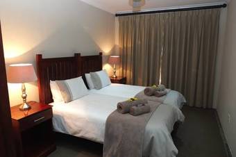 Lodge Crown River Safari