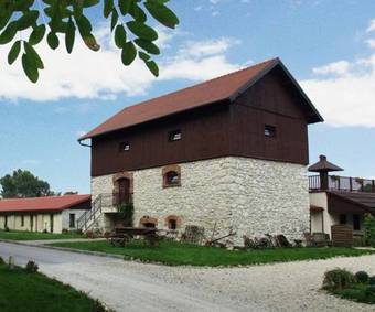 Hotel Dw�r W Tomaszowicach