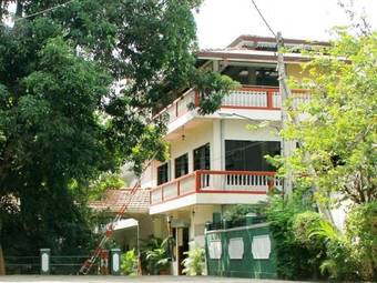 Hostal Sarathchandra Guest House