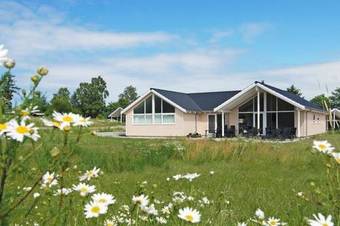 Six-bedroom Holiday Home In Tisvildeleje