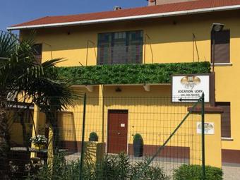 Hostal Location Lory