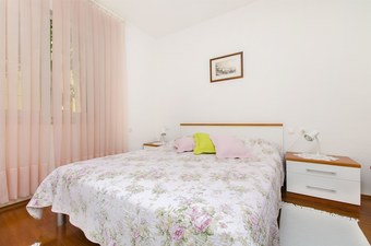 Apartments And Rooms Vojmir