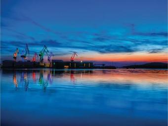 Three-bedroom Apartment With A Fireplace In Sisan