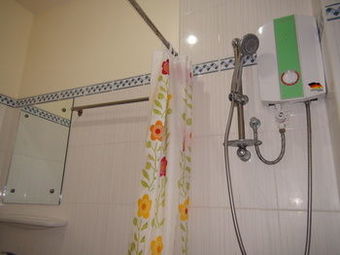 Squares Cafe And Apartments