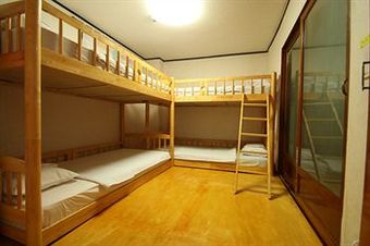 Albergue Icos Guesthouse 1 For Female