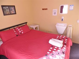 Bazil's Hostel & Surf School