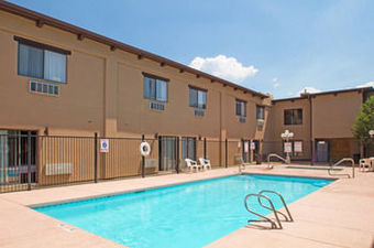 Hotel Sagebrush Inn & Suites