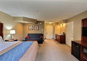Hotel Comfort Inn & Suites