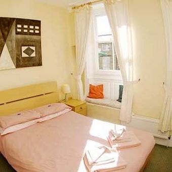 Hostal The Crown Inn