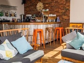 Eddy's Lodge - Hostel