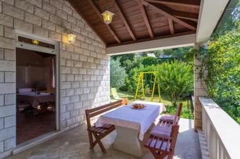 Hostal Guesthouse Zeko Rozat