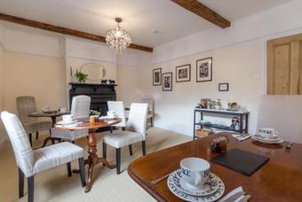 Hostal No93 Oower Hoose