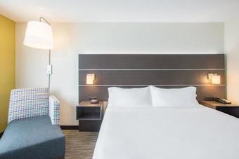 Holiday Inn Express Hotel & Suites Boston - Marlboro