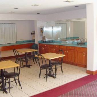 Hotel Deluxe Inn & Suites - Moss Point