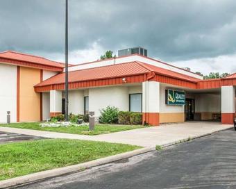 Hotel Quality Inn & Suites Kansas City I-435n Near Sports Complex