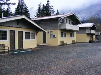 Swiss Chalets Motel