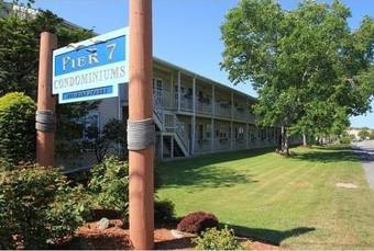 Hotel Pier 7 Condominiums
