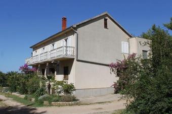 Hostal Triple Room Pasman 4309g