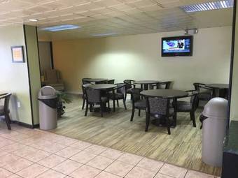 Hotel Crossroads Inn And Suites