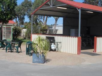 Outback Oasis Caravan Park