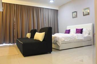 De Houz @ Setia Alam Trefoil Homestay