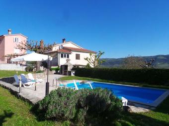Four-bedroom House In Motovun I