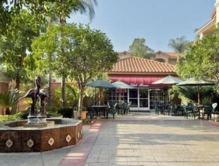 Hotel Ramada Inn & Suites