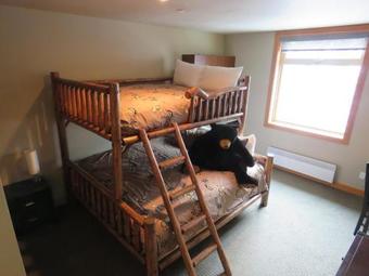 Kookaburra Village Center - Kl205