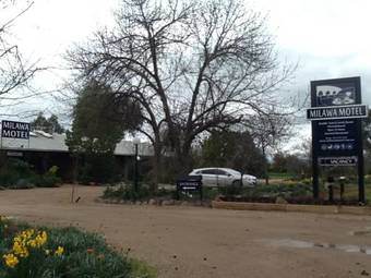 Milawa Motel