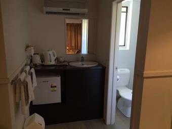 The Commercial Hotel Motel